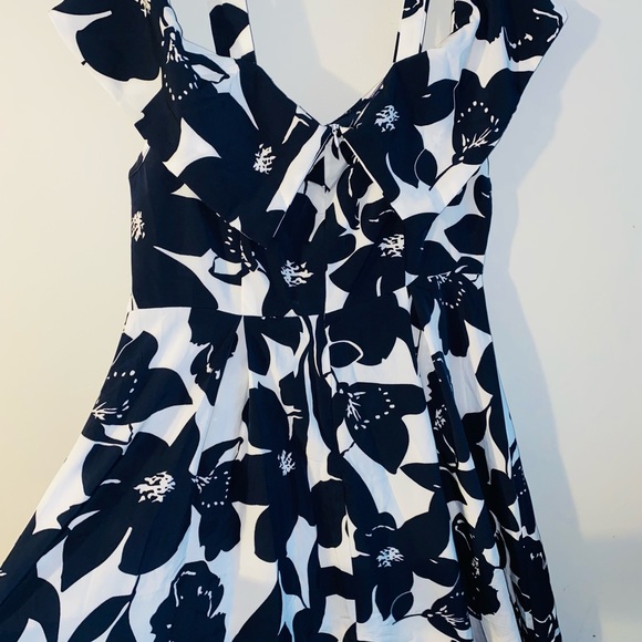 New Beautiful black and white dress - Picture 7 of 8